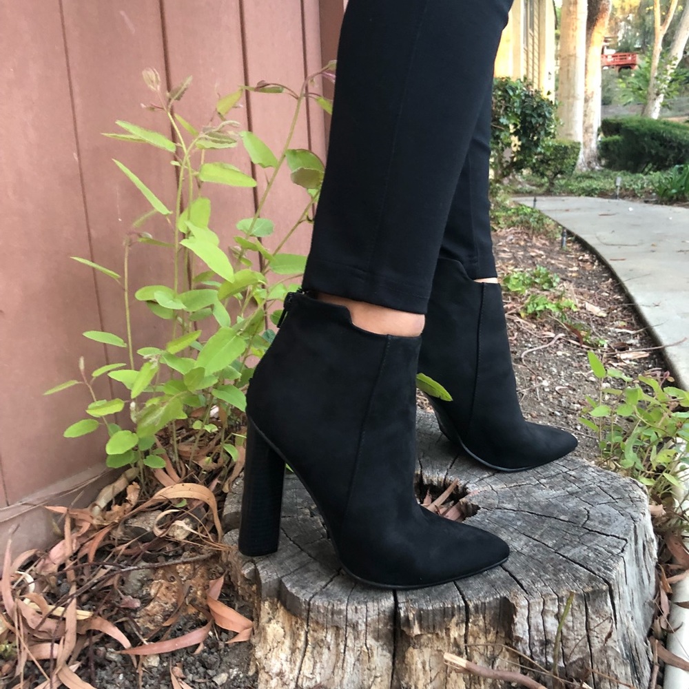 FAUX SUEDE ANKLE BOOTIES